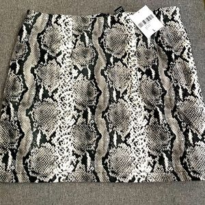 Short/mini skirt snake skin pattern